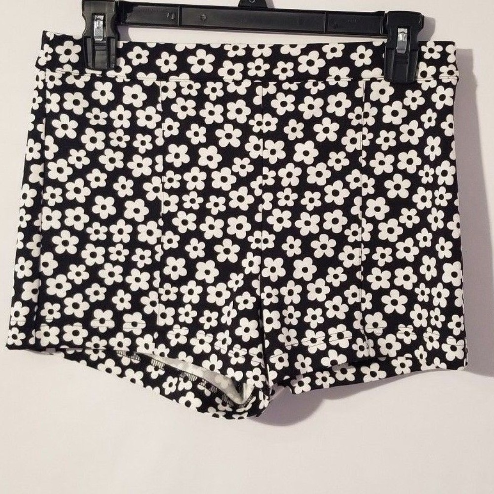 Forever 21 Women's Knit Shorts Size M.